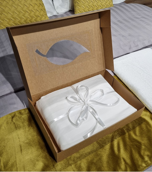 Souvenir set stripe satin white queen size